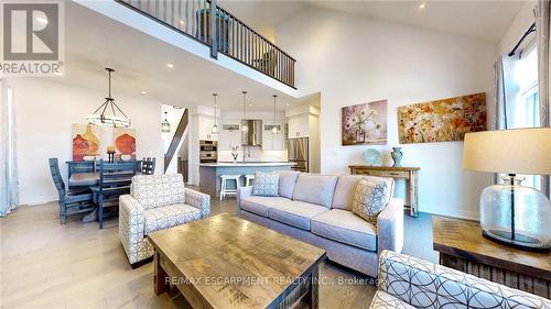 111 Clippers Lane, Blue Mountains, ON - Indoor Photo Showing Living Room