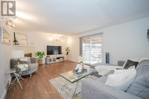 84 Wimbleton Crescent, Kitchener, ON - Indoor Photo Showing Living Room