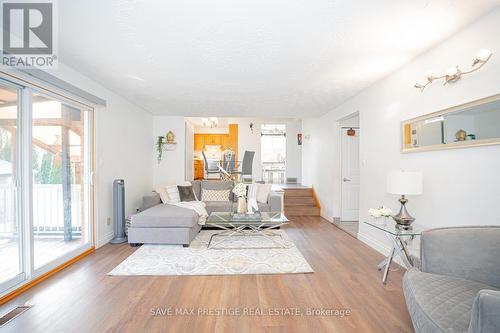 84 Wimbleton Crescent, Kitchener, ON - Indoor Photo Showing Living Room