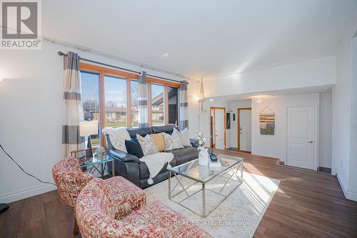 84 Wimbleton Crescent, Kitchener, ON - Indoor Photo Showing Living Room