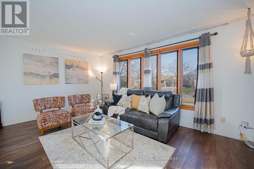 84 Wimbleton Crescent, Kitchener, ON - Indoor Photo Showing Living Room