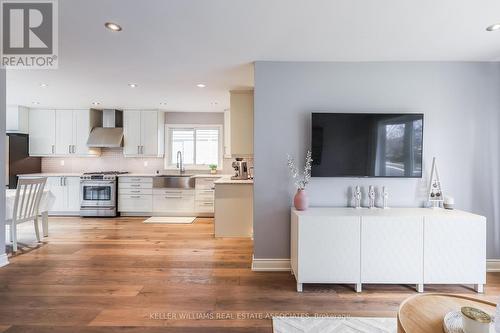 17 Moultrey Crescent, Halton Hills, ON - Indoor Photo Showing Kitchen