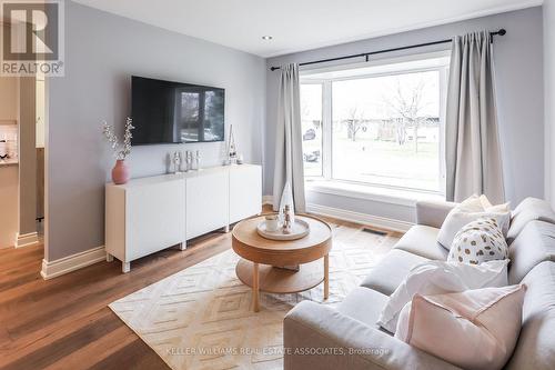 17 Moultrey Crescent, Halton Hills, ON - Indoor Photo Showing Living Room