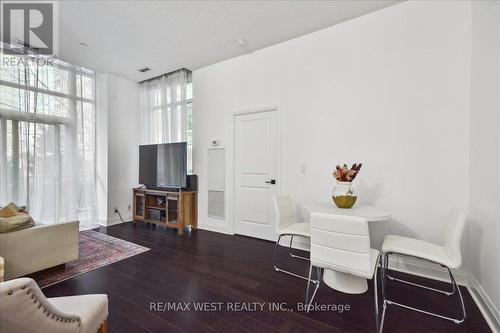 101 - 1185 The Queensway, Toronto, ON - Indoor Photo Showing Living Room