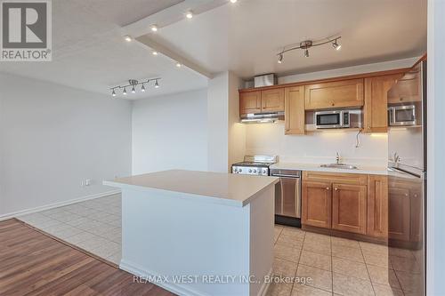 707 - 3065 Queen Frederica Drive, Mississauga, ON - Indoor Photo Showing Kitchen