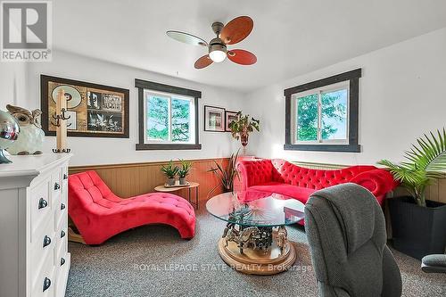 3173 Young Road, Haldimand, ON - Indoor Photo Showing Living Room