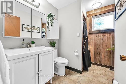 3173 Young Road, Haldimand, ON - Indoor Photo Showing Bathroom