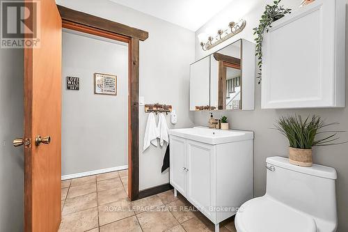 3173 Young Road, Haldimand, ON - Indoor Photo Showing Bathroom