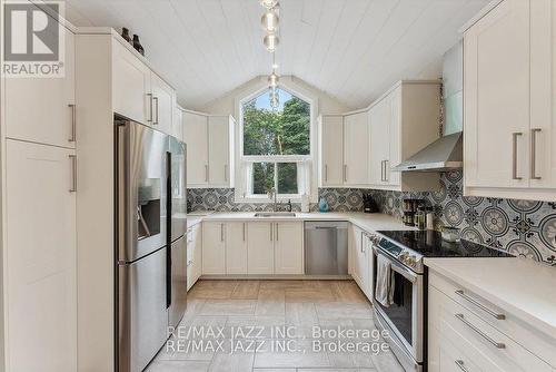 Upper - 403 Masson Street, Oshawa (O'Neill), ON - Indoor Photo Showing Kitchen With Upgraded Kitchen