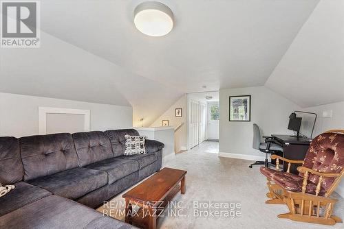 Upper - 403 Masson Street, Oshawa (O'Neill), ON - Indoor Photo Showing Living Room