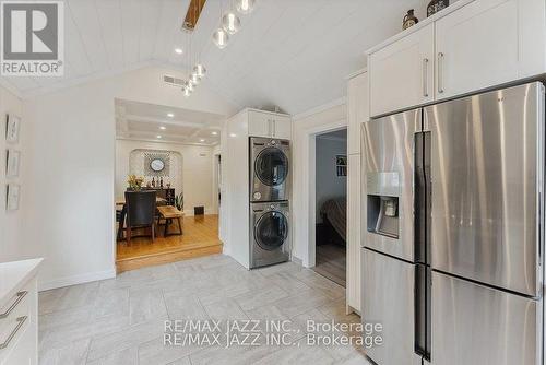 Upper - 403 Masson Street, Oshawa (O'Neill), ON - Indoor Photo Showing Kitchen