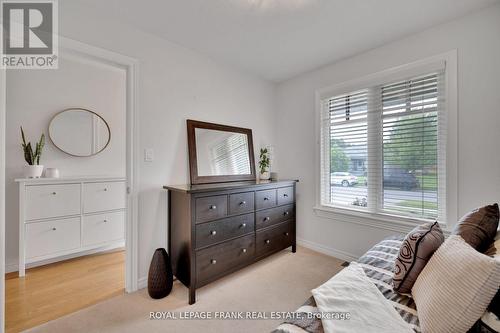 93 Laurent Boulevard, Kawartha Lakes (Lindsay), ON - Indoor Photo Showing Bedroom