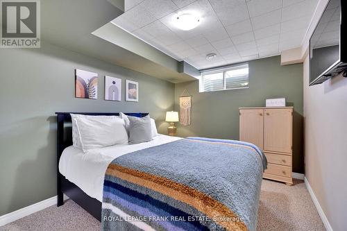 93 Laurent Boulevard, Kawartha Lakes (Lindsay), ON - Indoor Photo Showing Bedroom