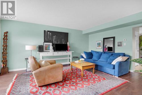 37 - 1600 Mickleborough Avenue, London, ON - Indoor Photo Showing Living Room