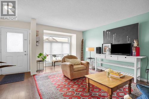 37 - 1600 Mickleborough Avenue, London, ON - Indoor Photo Showing Living Room