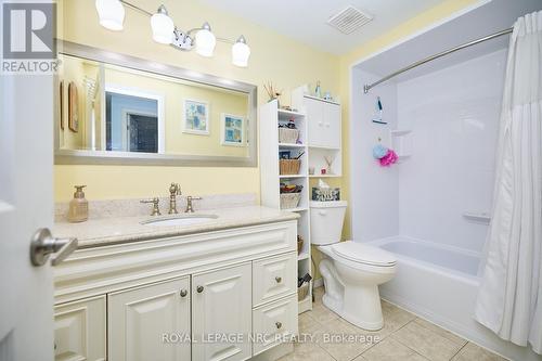 104 Carriage Road, St. Catharines (455 - Secord Woods), ON - Indoor Photo Showing Bathroom