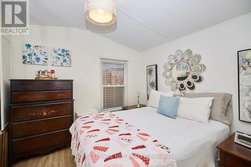 423 - 23 Four Mile Creek Road, Niagara-On-The-Lake (105 - St. Davids), ON - Indoor Photo Showing Bedroom