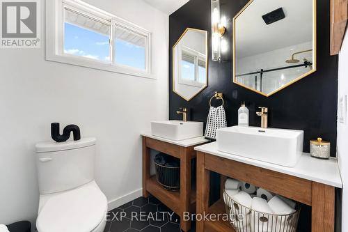 1684 Battersea Road, Kingston (City North Of 401), ON - Indoor Photo Showing Bathroom