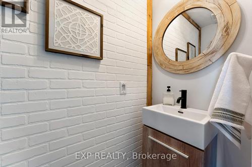 1684 Battersea Road, Kingston (City North Of 401), ON - Indoor Photo Showing Bathroom