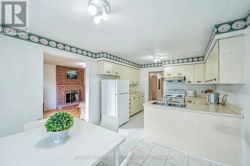 31 Orleans Drive, Toronto, ON - Indoor Photo Showing Kitchen