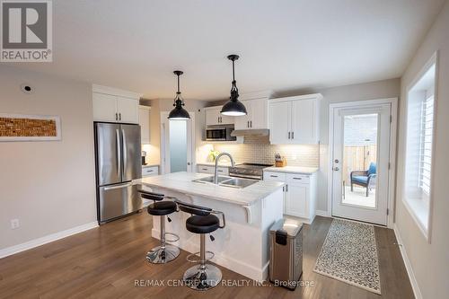 192 Everett Lane, Strathroy-Caradoc (Ne), ON - Indoor Photo Showing Kitchen With Double Sink With Upgraded Kitchen