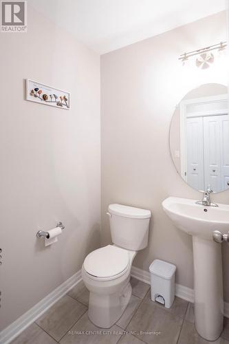 192 Everett Lane, Strathroy-Caradoc (Ne), ON - Indoor Photo Showing Bathroom