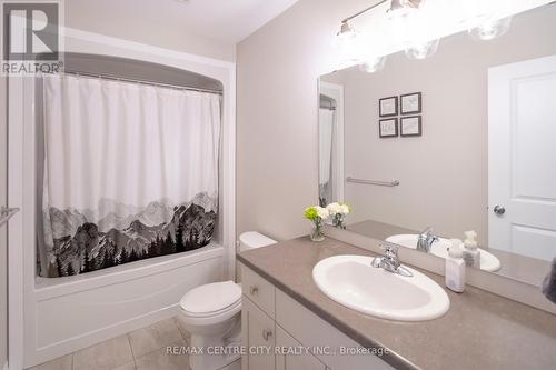 192 Everett Lane, Strathroy-Caradoc (Ne), ON - Indoor Photo Showing Bathroom