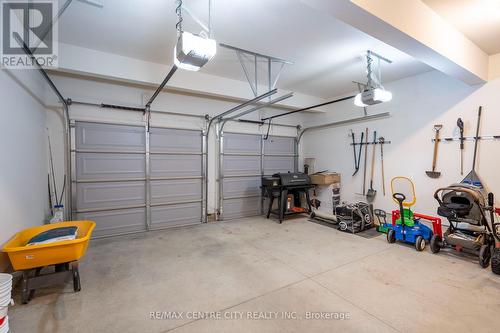 192 Everett Lane, Strathroy-Caradoc (Ne), ON - Indoor Photo Showing Garage