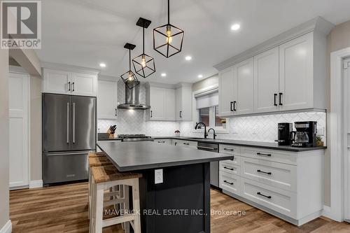 216 Wonham Street N, Ingersoll (Ingersoll - North), ON - Indoor Photo Showing Kitchen With Upgraded Kitchen