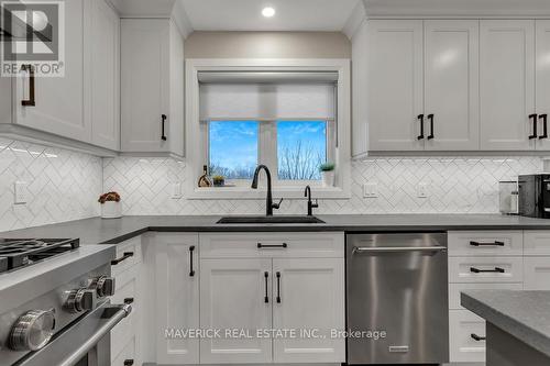 216 Wonham Street N, Ingersoll (Ingersoll - North), ON - Indoor Photo Showing Kitchen With Upgraded Kitchen