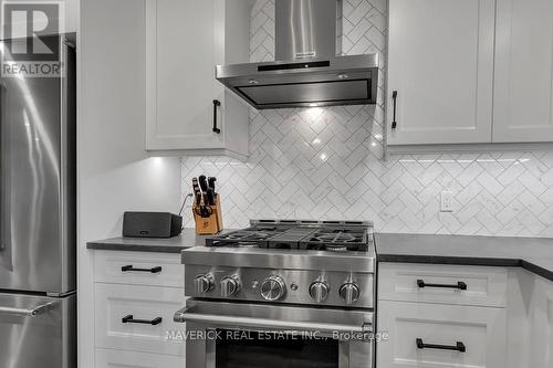 216 Wonham Street N, Ingersoll (Ingersoll - North), ON - Indoor Photo Showing Kitchen With Upgraded Kitchen