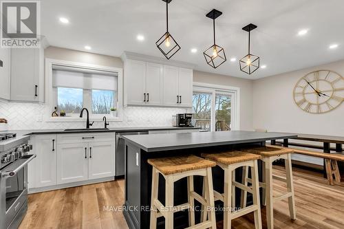 216 Wonham Street N, Ingersoll (Ingersoll - North), ON - Indoor Photo Showing Kitchen With Upgraded Kitchen