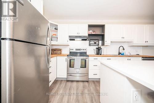 36 Labine Crescent, Petawawa, ON - Indoor Photo Showing Kitchen