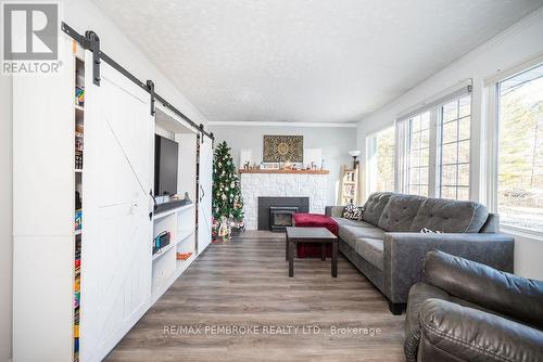 36 Labine Crescent, Petawawa, ON - Indoor Photo Showing Living Room With Fireplace