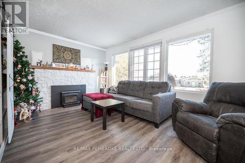 36 Labine Crescent, Petawawa, ON - Indoor Photo Showing Living Room With Fireplace