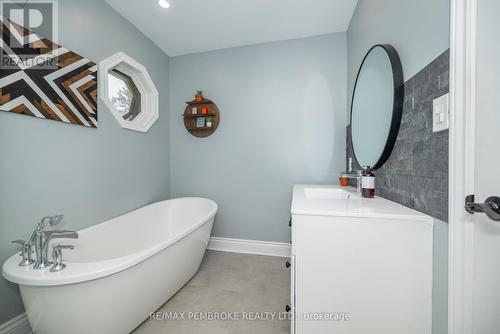 36 Labine Crescent, Petawawa, ON - Indoor Photo Showing Bathroom