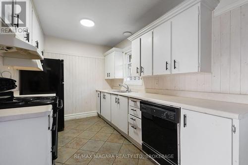 7 - 156 St. Catharines Street, West Lincoln (057 - Smithville), ON - Indoor Photo Showing Kitchen With Double Sink