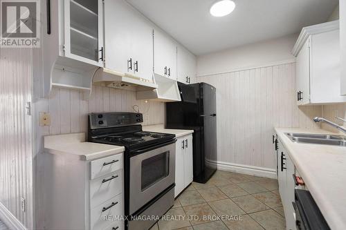 7 - 156 St. Catharines Street, West Lincoln (057 - Smithville), ON - Indoor Photo Showing Kitchen With Double Sink