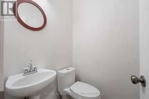 7 - 156 St. Catharines Street, West Lincoln (057 - Smithville), ON - Indoor Photo Showing Bathroom