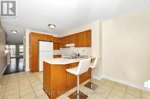 40 - 148 Paseo Private, Ottawa, ON - Indoor Photo Showing Kitchen With Double Sink