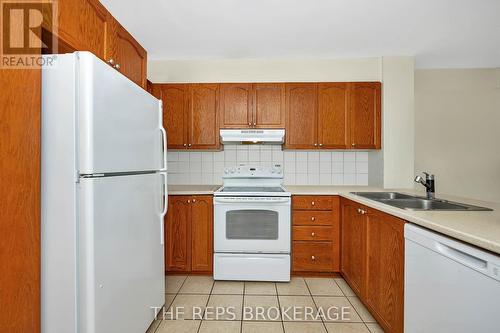 40 - 148 Paseo Private, Ottawa, ON - Indoor Photo Showing Kitchen With Double Sink