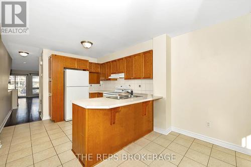 40 - 148 Paseo Point, Ottawa, ON - Indoor Photo Showing Kitchen With Double Sink