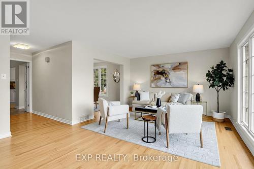 9 Camwood Crescent, Ottawa, ON - Indoor Photo Showing Living Room