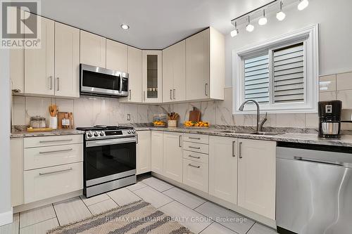 31 - 59 Wessex Road, Ottawa, ON - Indoor Photo Showing Kitchen With Stainless Steel Kitchen With Upgraded Kitchen