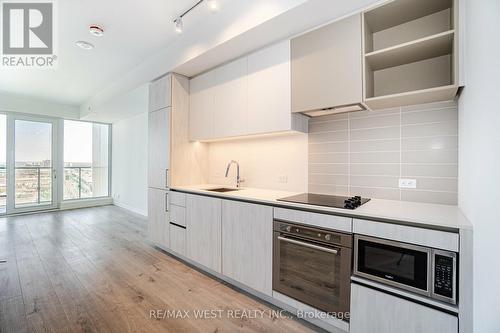 2707 - 7890 Jane Street, Vaughan, ON - Indoor Photo Showing Kitchen