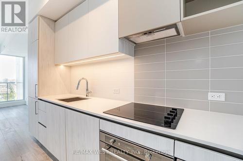 2707 - 7890 Jane Street, Vaughan, ON - Indoor Photo Showing Kitchen