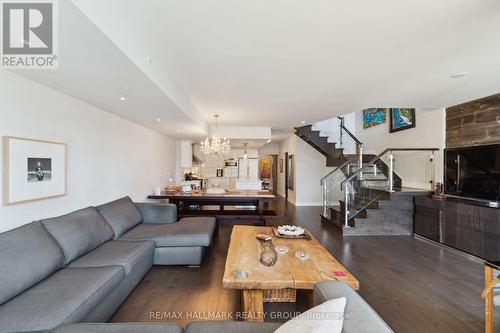 105 - 1035 Bank Street, Ottawa, ON - Indoor Photo Showing Living Room