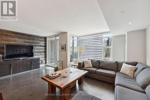 105 - 1035 Bank Street, Ottawa, ON - Indoor Photo Showing Living Room