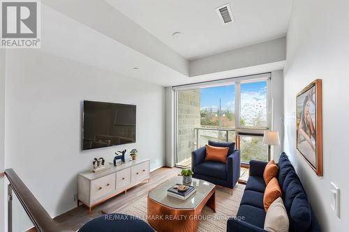 105 - 1035 Bank Street, Ottawa, ON - Indoor Photo Showing Living Room