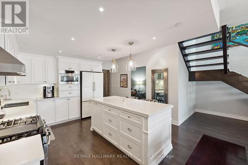 105 - 1035 Bank Street, Ottawa, ON - Indoor Photo Showing Kitchen With Upgraded Kitchen